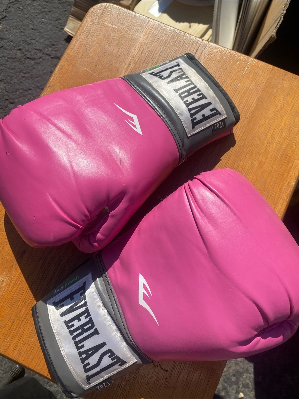 Everlast Hot Pink Training Boxing Gloves with Black & Silver Accents